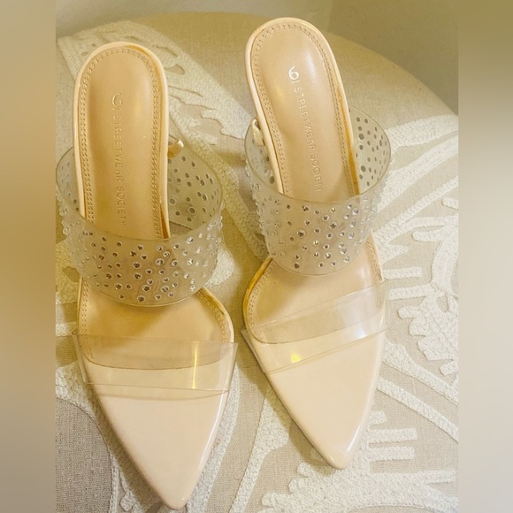 Woman Heels - Picture 4 of 4